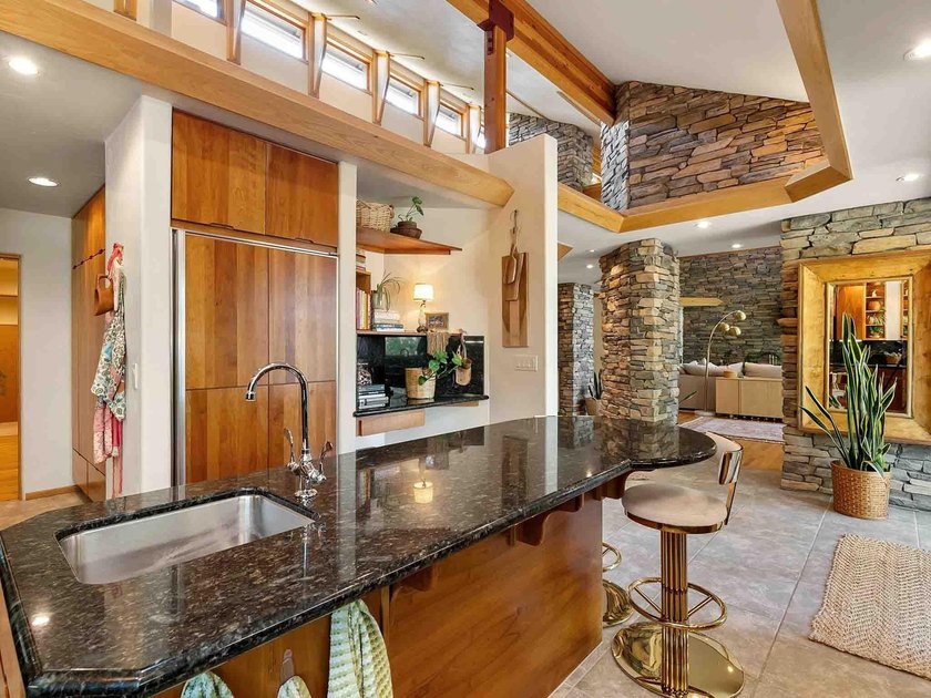THIS 4 BEDROOM, SINGLE LEVEL impeccably maintained - photo 25