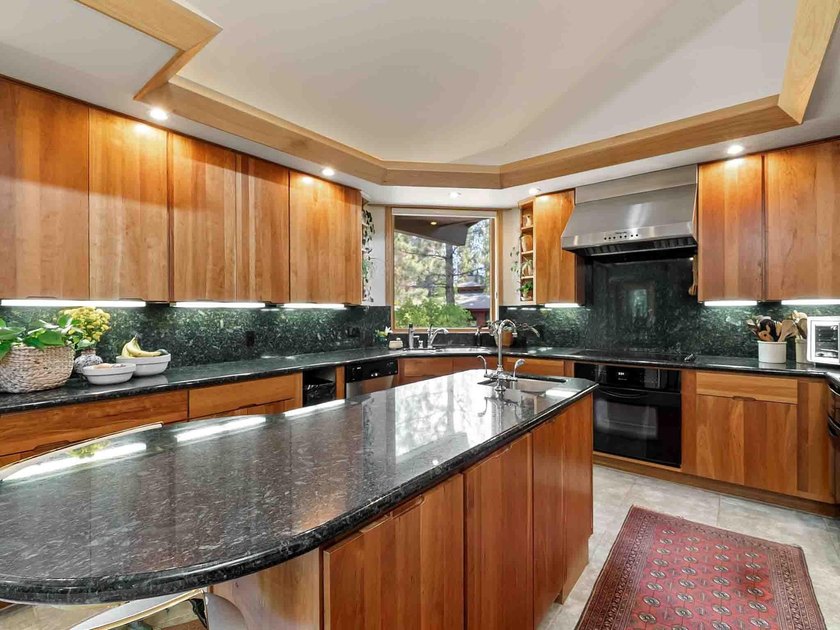 THIS 4 BEDROOM, SINGLE LEVEL impeccably maintained - photo 27