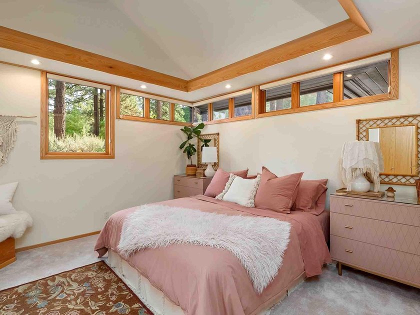 THIS 4 BEDROOM, SINGLE LEVEL impeccably maintained - photo 35