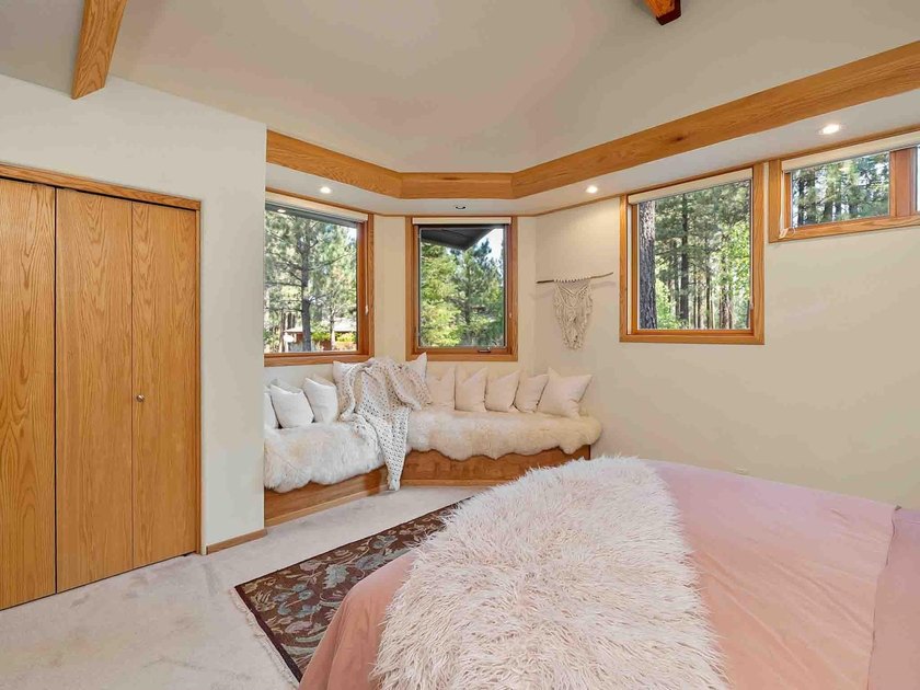 THIS 4 BEDROOM, SINGLE LEVEL impeccably maintained - photo 37