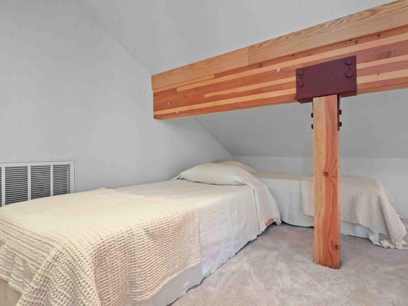 THIS 4 BEDROOM, SINGLE LEVEL impeccably maintained - photo 40