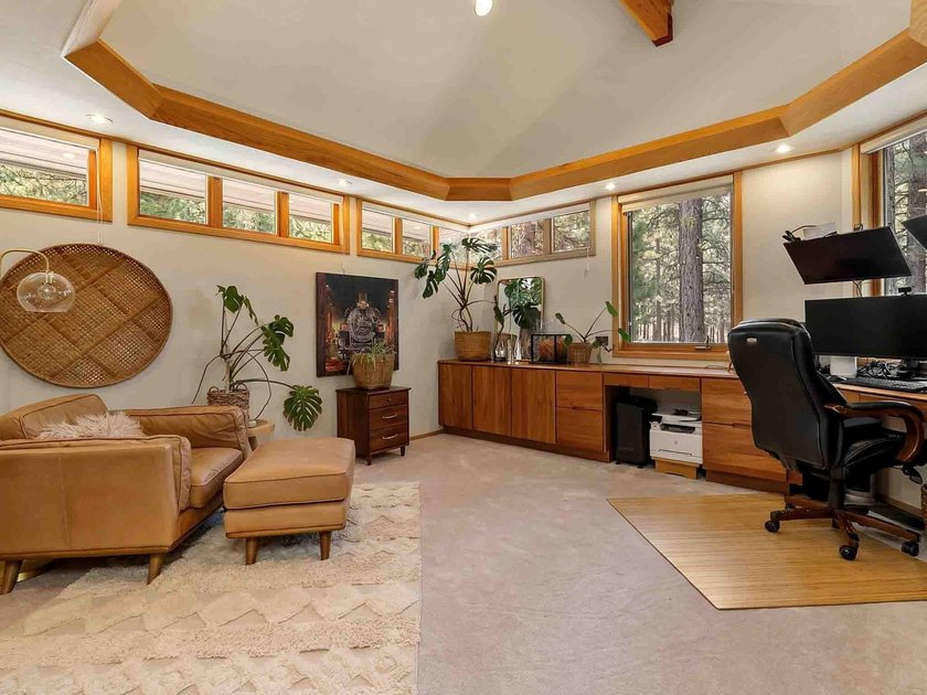 THIS 4 BEDROOM, SINGLE LEVEL impeccably maintained - photo 41