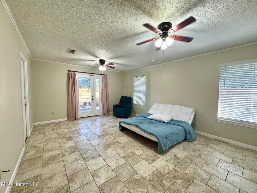 This is the opportunity to own a beautiful all-brick 5-bedroom - photo 12