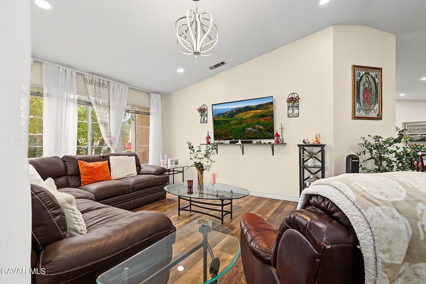 Welcome to this beautifully maintained Stoneridge residence in - photo 4
