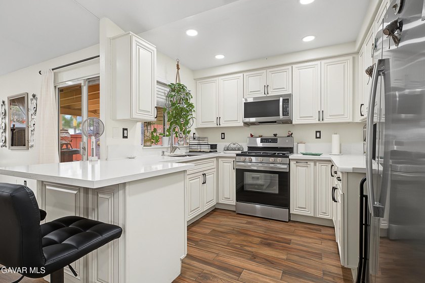 Welcome to this beautifully maintained Stoneridge residence in - photo 7