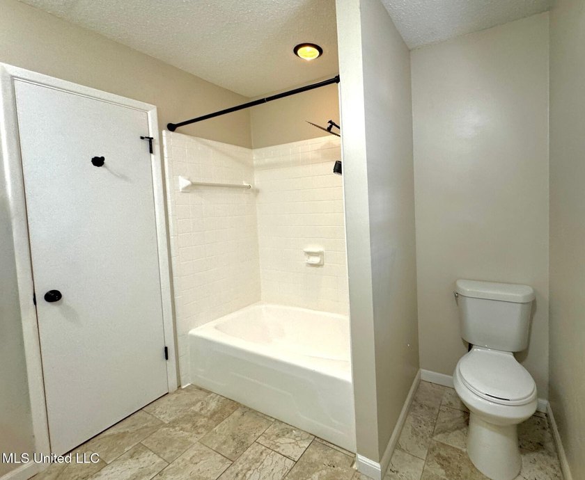This is the opportunity to own a beautiful all-brick 5-bedroom - photo 20