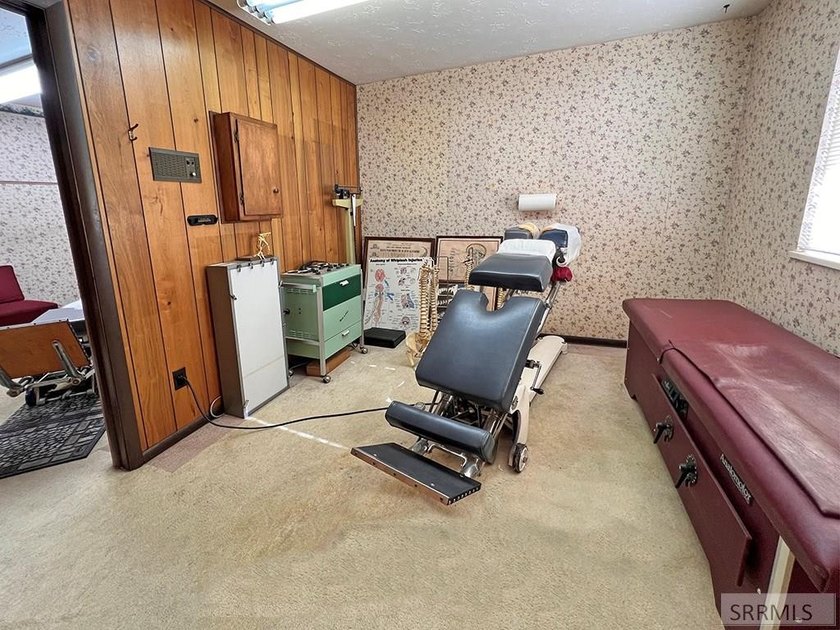 PRIME COMMERCIAL OPPORTUNITY - GREAT COMMERCIAL BUILDING ON - photo 21