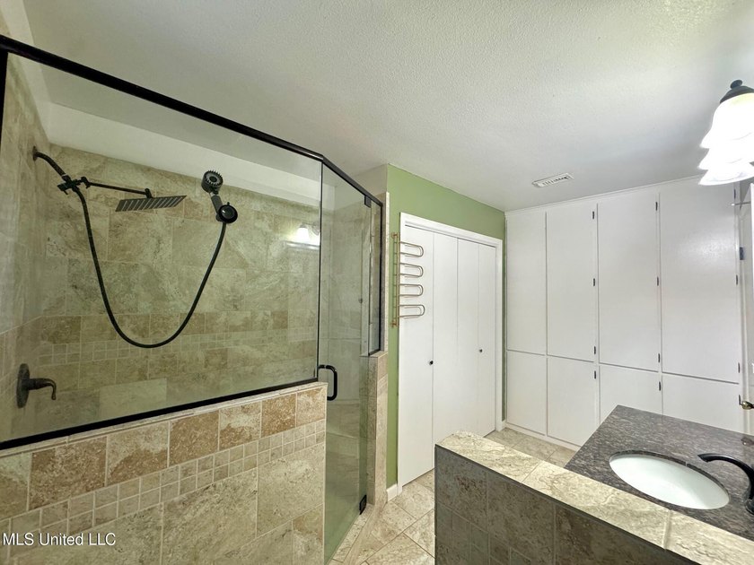 This is the opportunity to own a beautiful all-brick 5-bedroom - photo 27