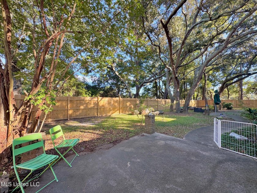 This is the opportunity to own a beautiful all-brick 5-bedroom - photo 29