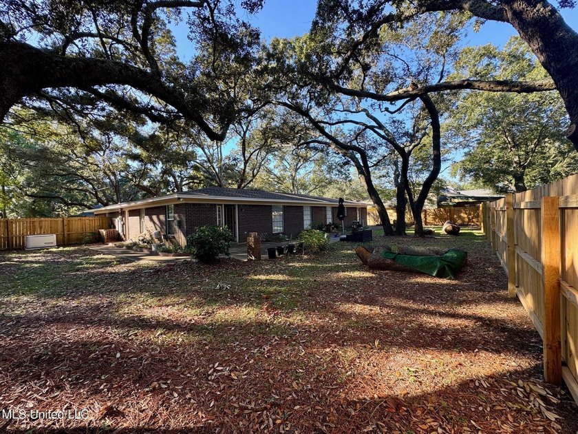 This is the opportunity to own a beautiful all-brick 5-bedroom - photo 30