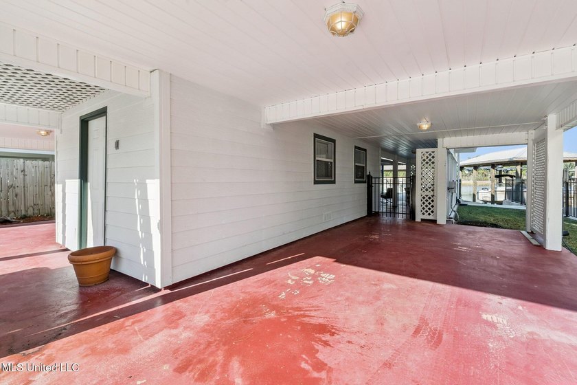 Glorious waterfront property in Pass Christian! This three - photo 31