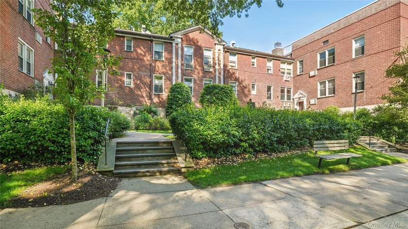 Welcome to 320 Palmer Terrace, Unit 2B - a bright and - photo 3