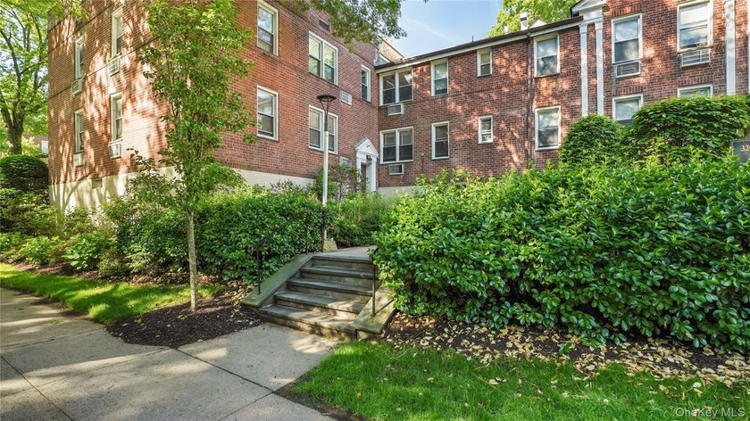 Welcome to 320 Palmer Terrace, Unit 2B - a bright and - photo 4