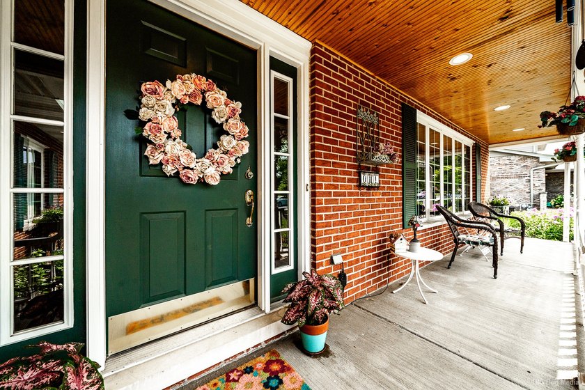 Welcome to this meticulously maintained Gallagher &amp; Henry - photo 4