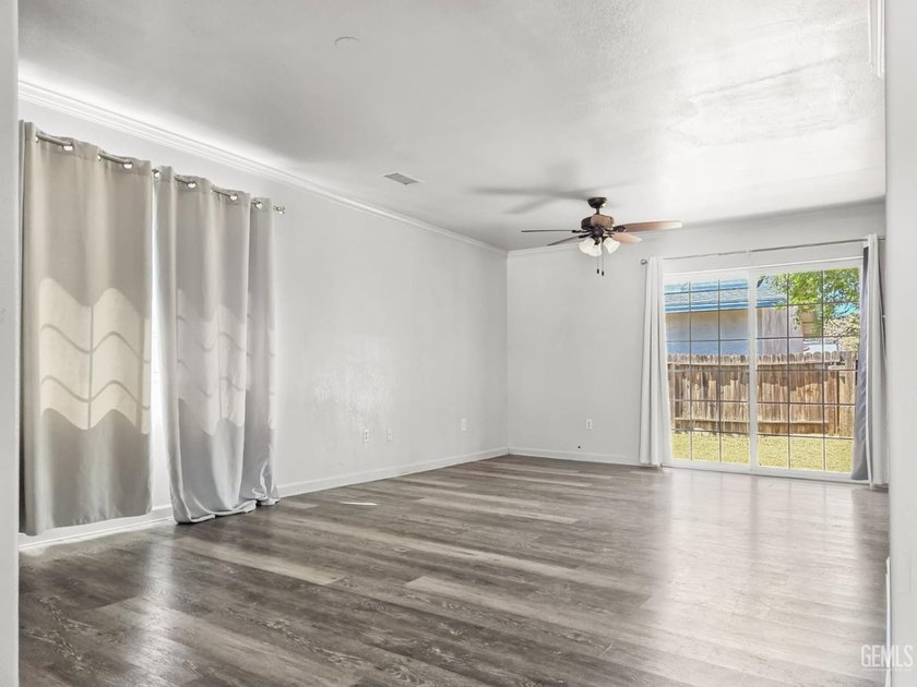 Nice! Beautiful! 3BD/2BA home in the heart of Lake Isabella! - photo 3
