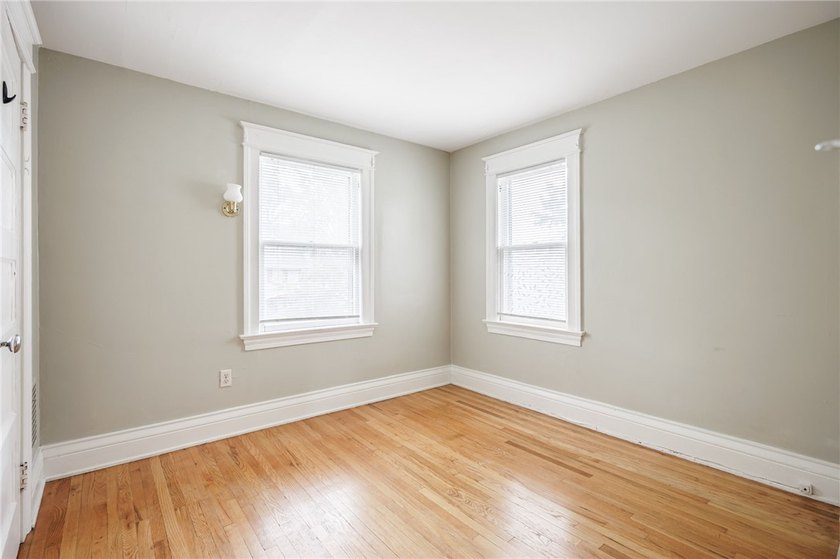 Very well maintained traditional colonial on beautifully treed - photo 23