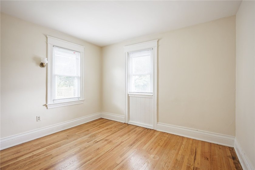 Very well maintained traditional colonial on beautifully treed - photo 26