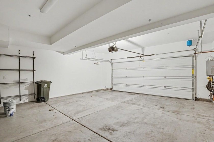 Refreshed &amp; Move-In Ready in Playa Del Sol!Step into this - photo 8