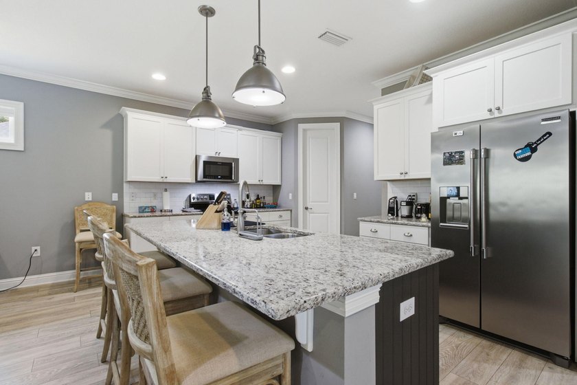 Priced $35k under recent appraisal! Welcome to 76 Oaktree Blvd - photo 6