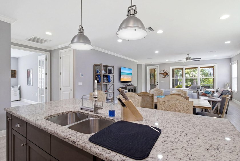 Priced $35k under recent appraisal! Welcome to 76 Oaktree Blvd - photo 7