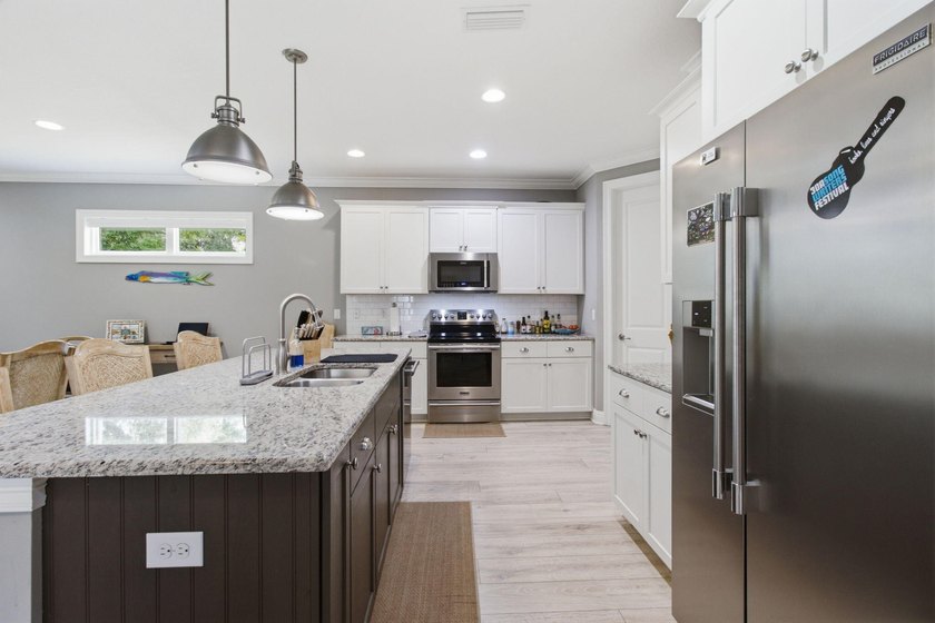 Priced $35k under recent appraisal! Welcome to 76 Oaktree Blvd - photo 10