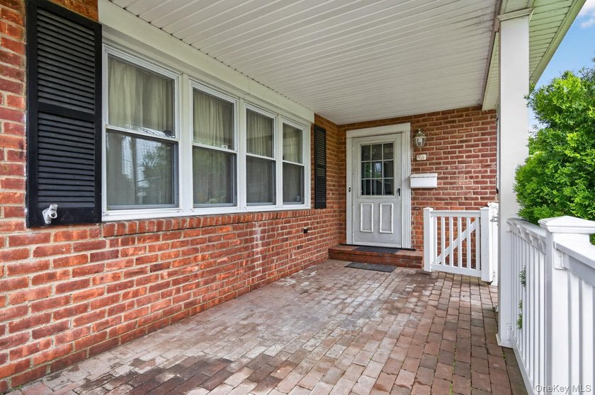 Welcome to 567 Pearl Street! This expansive and well maintained - photo 3