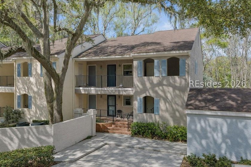 Enjoy the vacation lifestyle in this 2-bedroom, 2-bath villa at - photo 2
