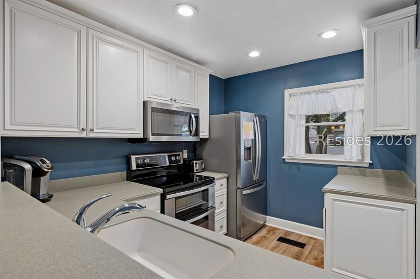 Enjoy the vacation lifestyle in this 2-bedroom, 2-bath villa at - photo 8