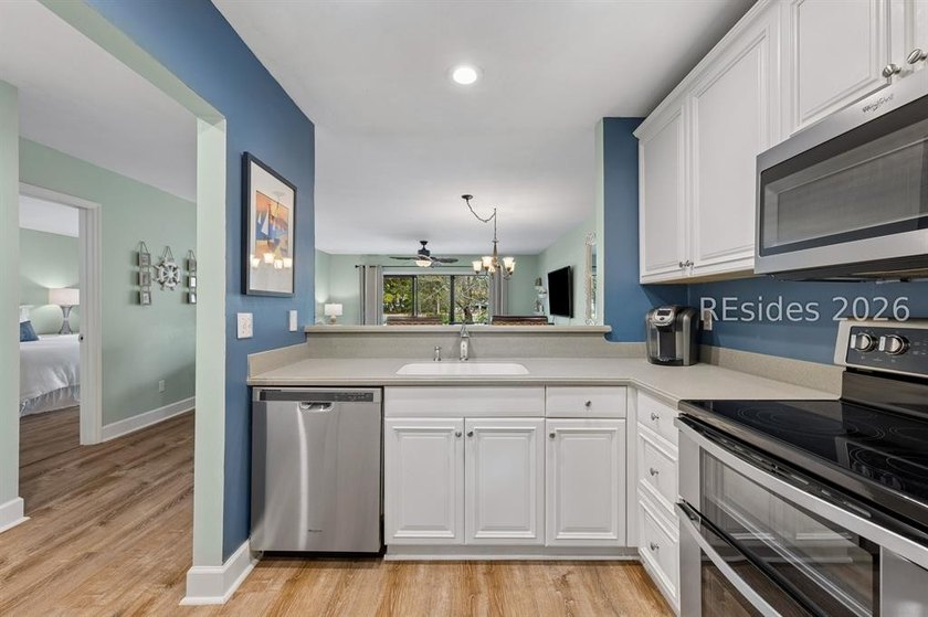 Enjoy the vacation lifestyle in this 2-bedroom, 2-bath villa at - photo 9