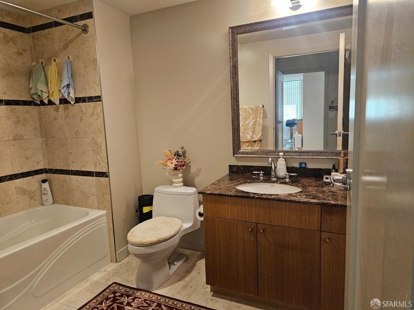 Enjoy city living at the Metropolitan on Rincon Hill. 2-bedroom - photo 19