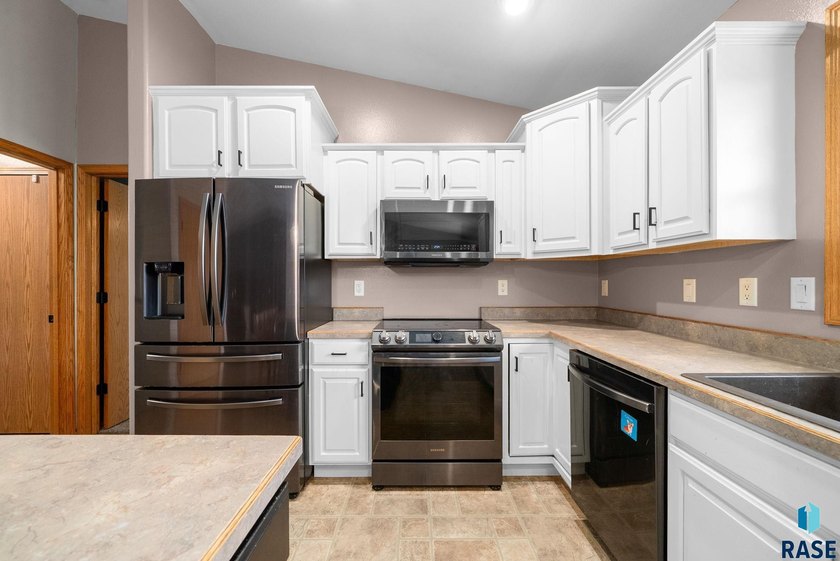 Nestled in one of Canton's most established neighborhoods, this - photo 4