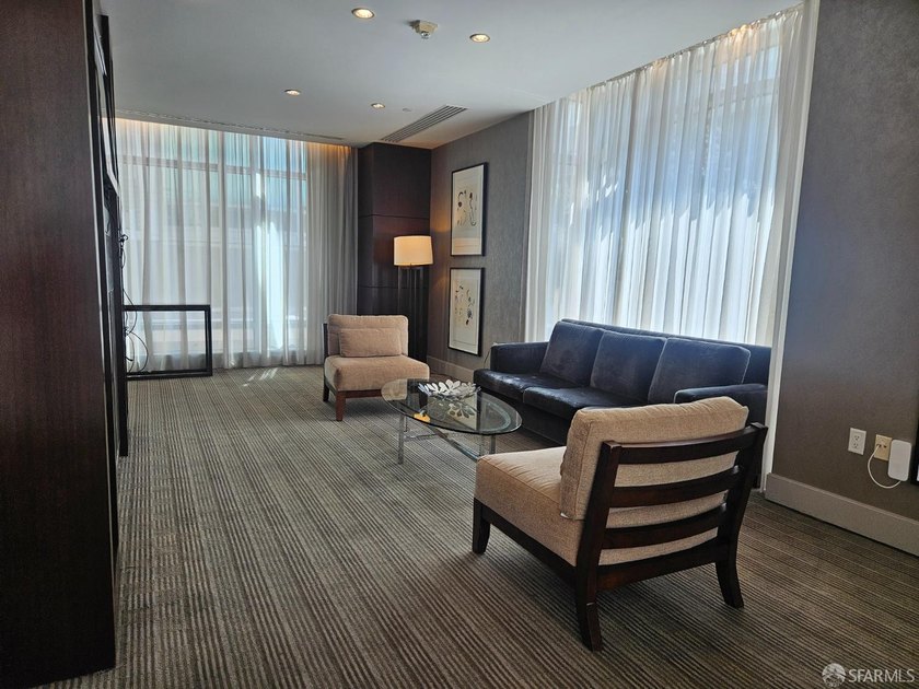 Enjoy city living at the Metropolitan on Rincon Hill. 2-bedroom - photo 34