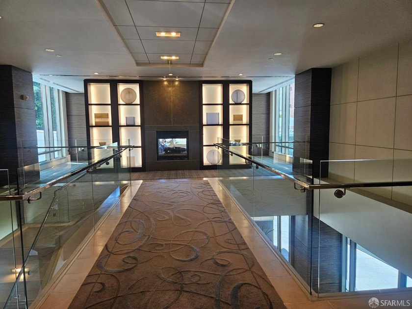 Enjoy city living at the Metropolitan on Rincon Hill. 2-bedroom - photo 37