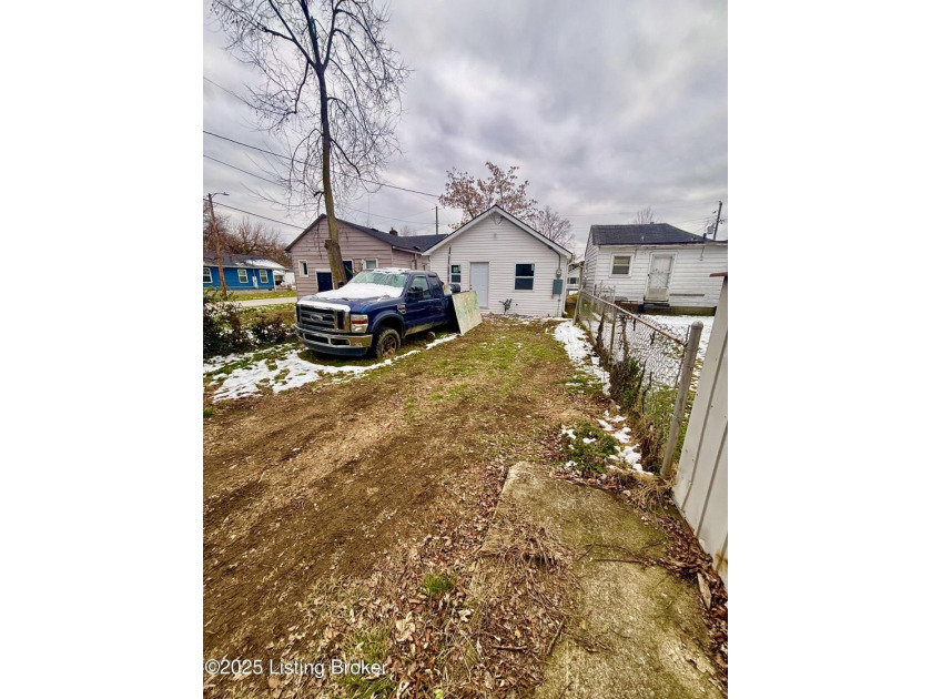 NEW ROOF &amp; HVAC! Completely renovated 2 bedroom/1 bath with open - photo 8