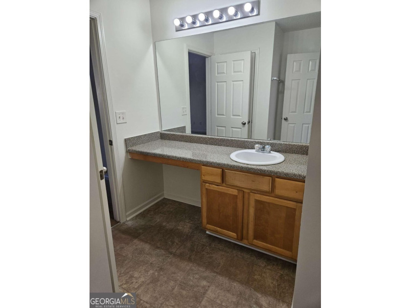 Welcome to this beautifully refreshed 4-bedroom, 2.5-bath home - photo 9