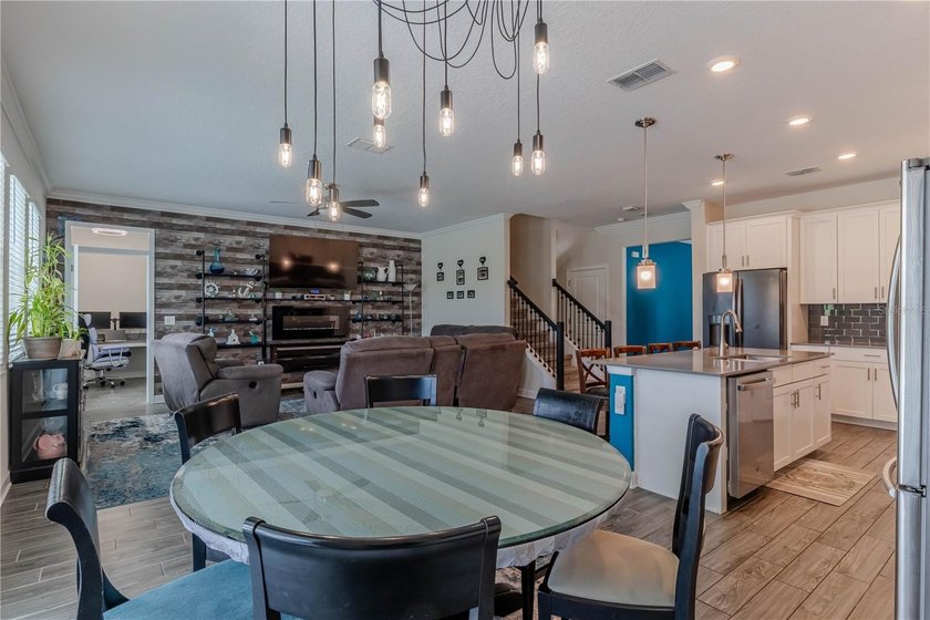 Six Bedroom upgraded smart home in gated community with pool - photo 26