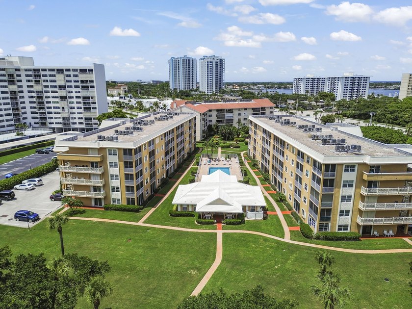 Welcome to this waterfront condominium in Waterway West - photo 28