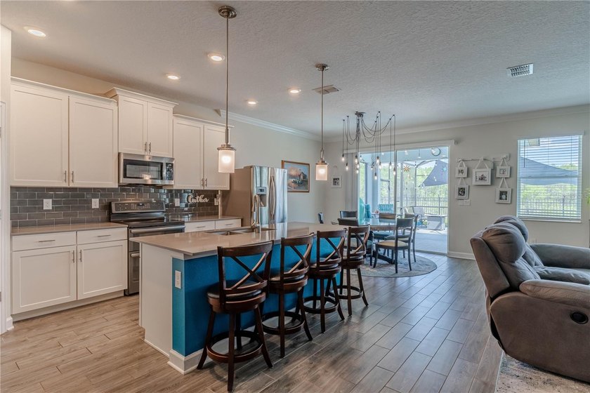 Six Bedroom upgraded smart home in gated community with pool - photo 29