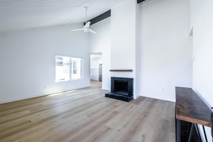 Move right into this beautifully maintained 2-bedroom - photo 4