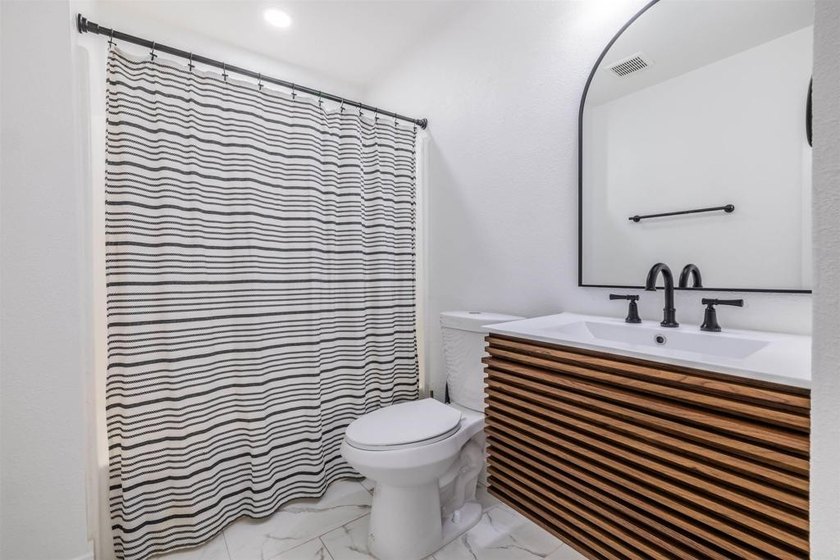 Move right into this beautifully maintained 2-bedroom - photo 9
