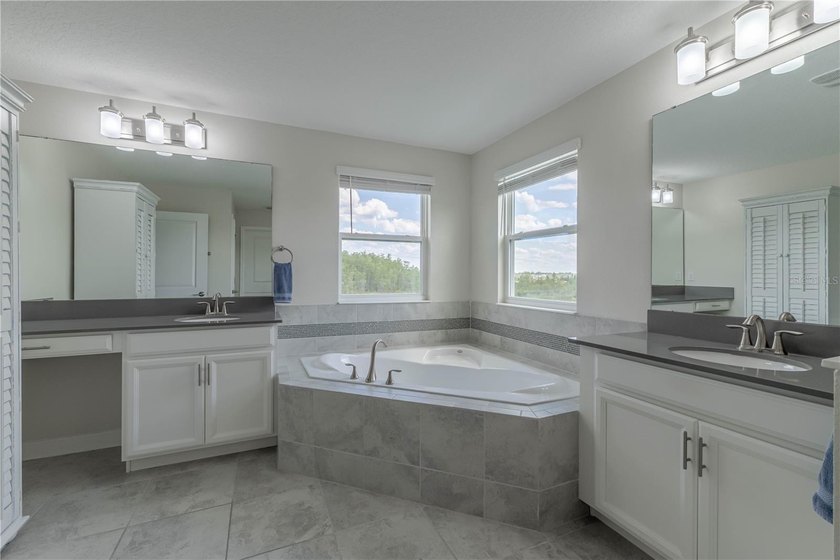 Six Bedroom upgraded smart home in gated community with pool - photo 43