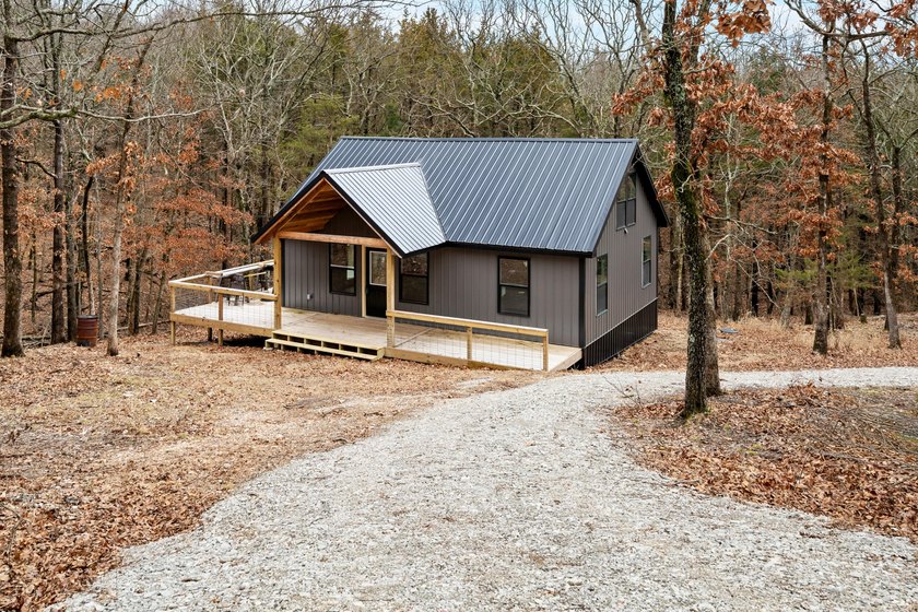 MOTIVATED SELLERS! Beautiful NEW CONSTRUCTION retreat on The - photo 4