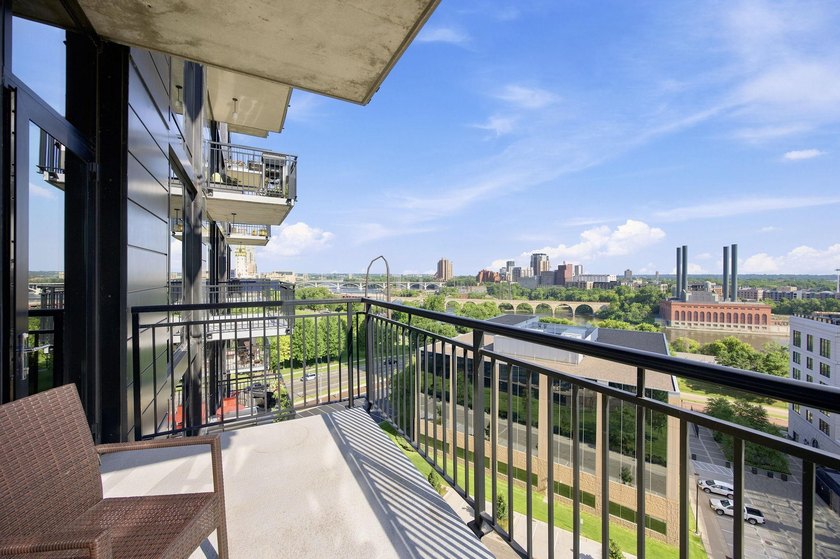 Wake up to one of the most iconic views in Minneapolis - photo 4
