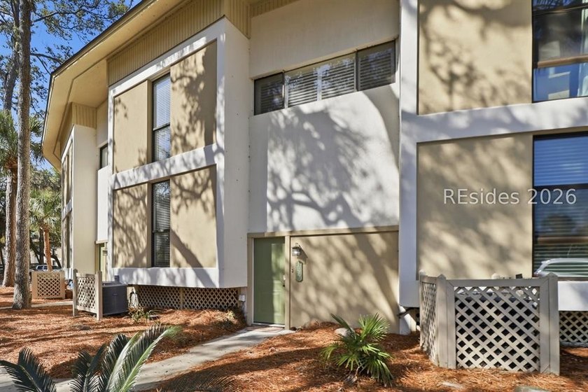 Terrific 2 bedroom/2 bath villa just steps from the beach! This - photo 3