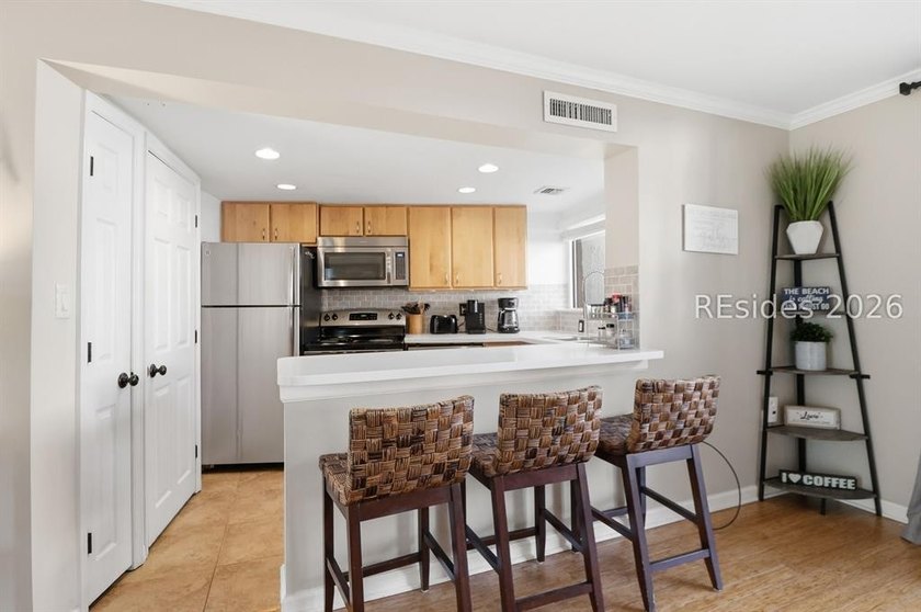 Terrific 2 bedroom/2 bath villa just steps from the beach! This - photo 10