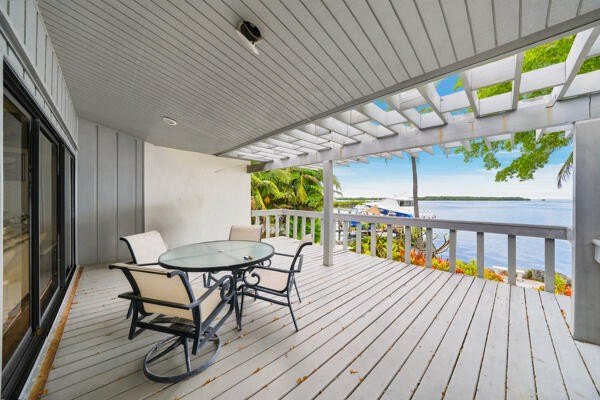 Experience the ultimate Florida Keys waterfront lifestyle in - photo 33