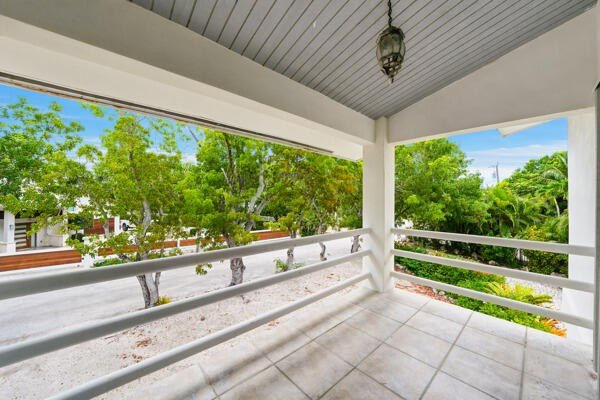 Experience the ultimate Florida Keys waterfront lifestyle in - photo 34