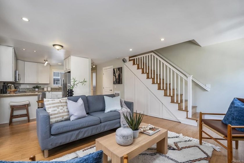 Beautifully upgraded 2 bed/2.5 bath townhome just one block from - photo 7