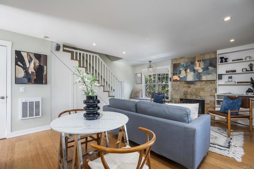 Beautifully upgraded 2 bed/2.5 bath townhome just one block from - photo 9