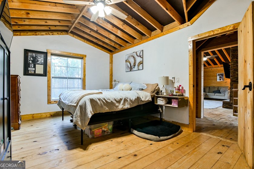 Not everyone is searching for a cookie cutter home. Some, like - photo 6